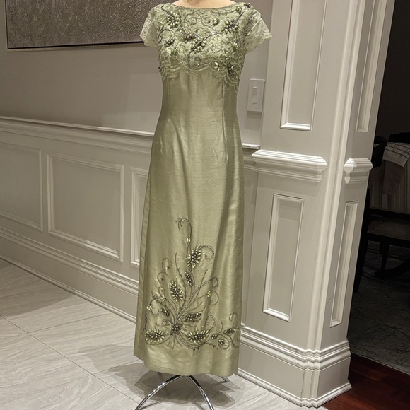Dresses & Skirts - Vintage-stunning silk mint Green Embroidered beaded Dress